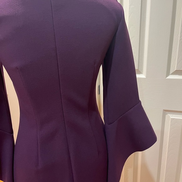 Beautifully lined, split bell sleeve dress - Picture 3 of 6